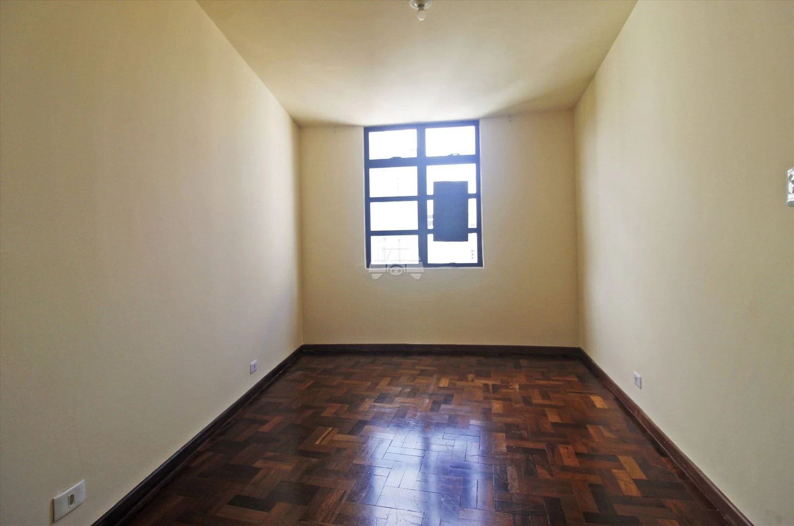 2-bedroom apartment with wood or laminate floors — photo 11