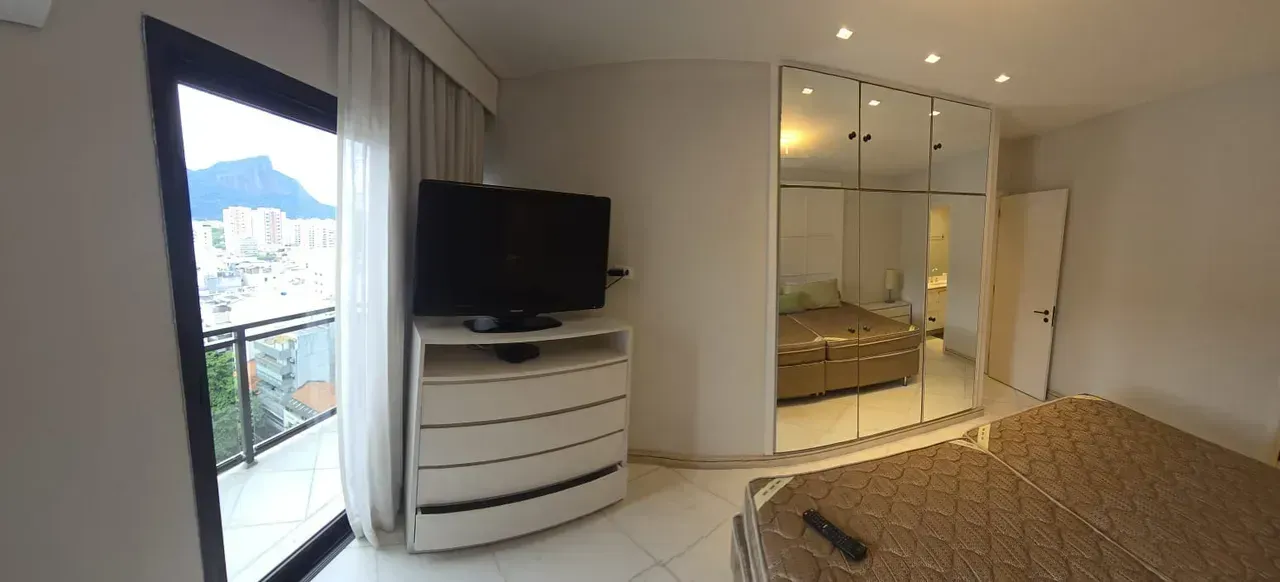 Furnished 2-bedroom apartment with open-plan kitchen — photo 4