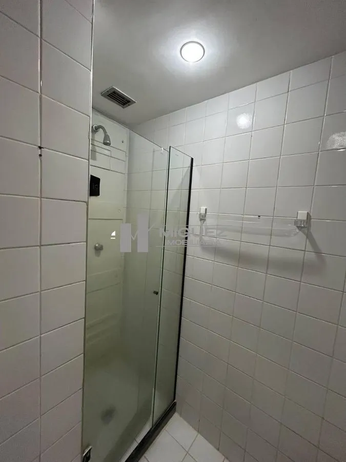 One-bedroom apartment in a building with a pool — photo 4