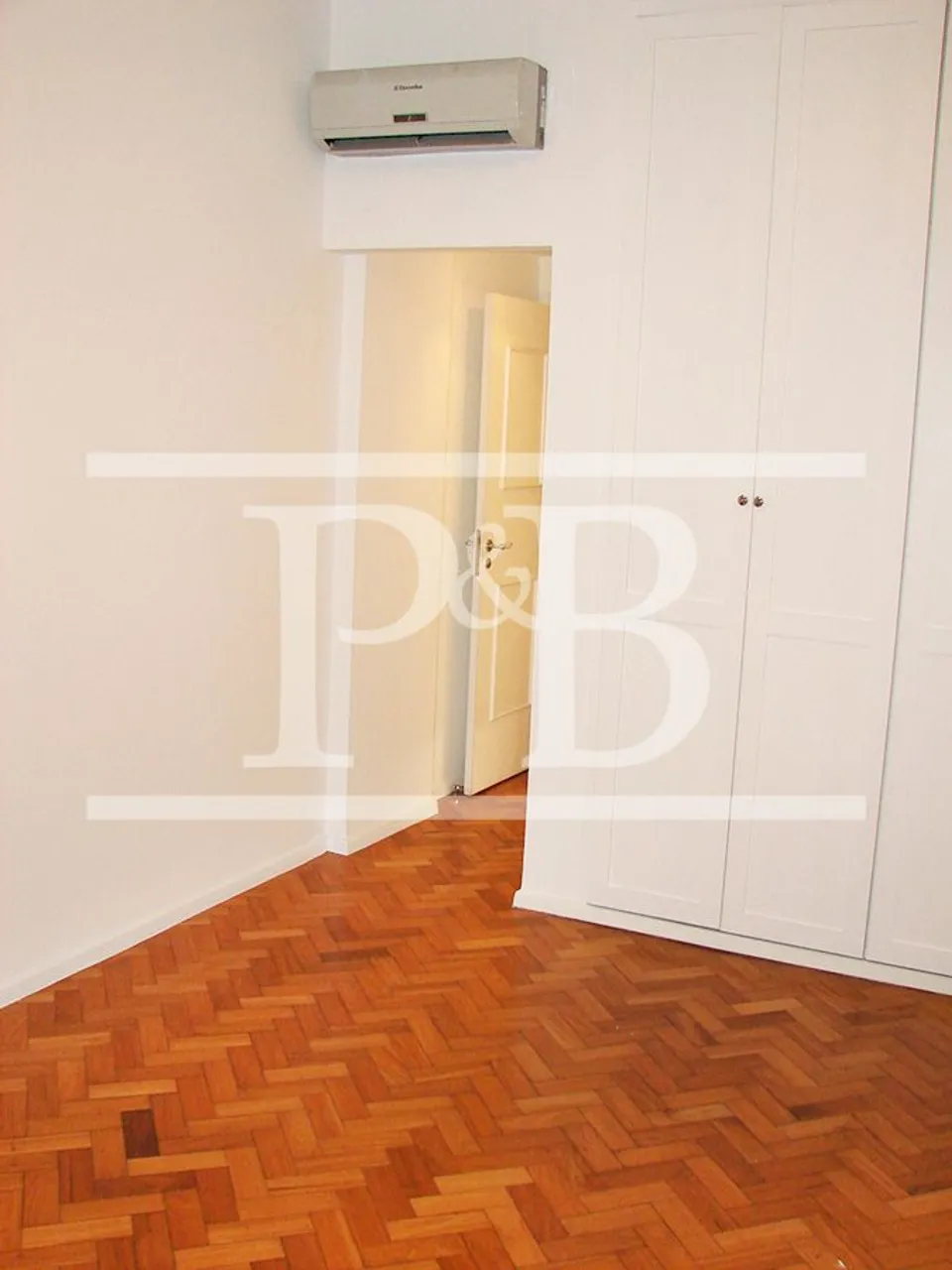 4-bedroom apartment with air conditioning — photo 8