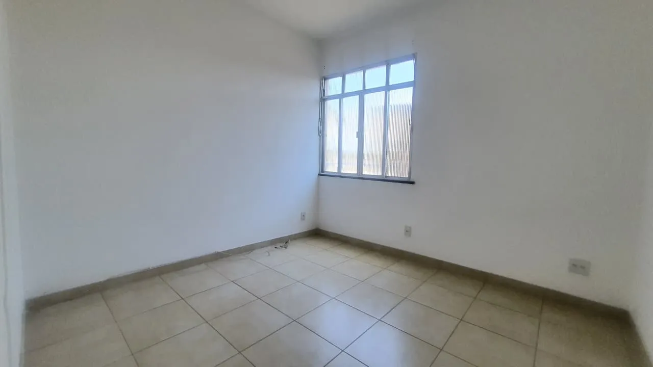Apartamento com 2 quartos e banheiro com box de vidro — photo 7