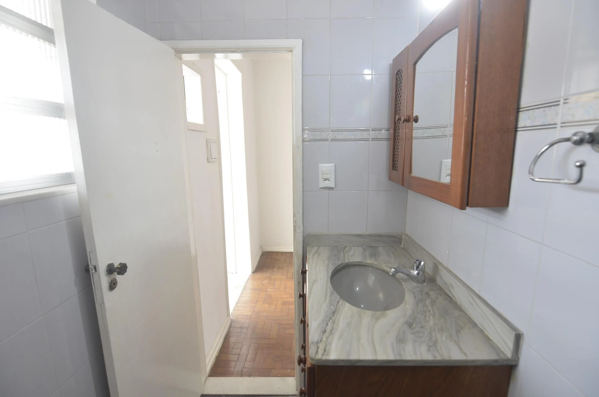 Apartment, 85 m², with wood or laminate floors — photo 23