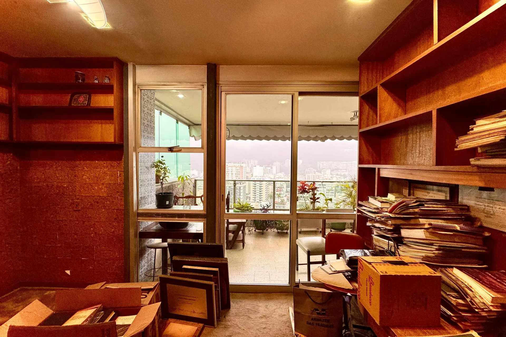 Floor-to-ceiling windows in a 4-bedroom apartment, 180 m² — photo 31