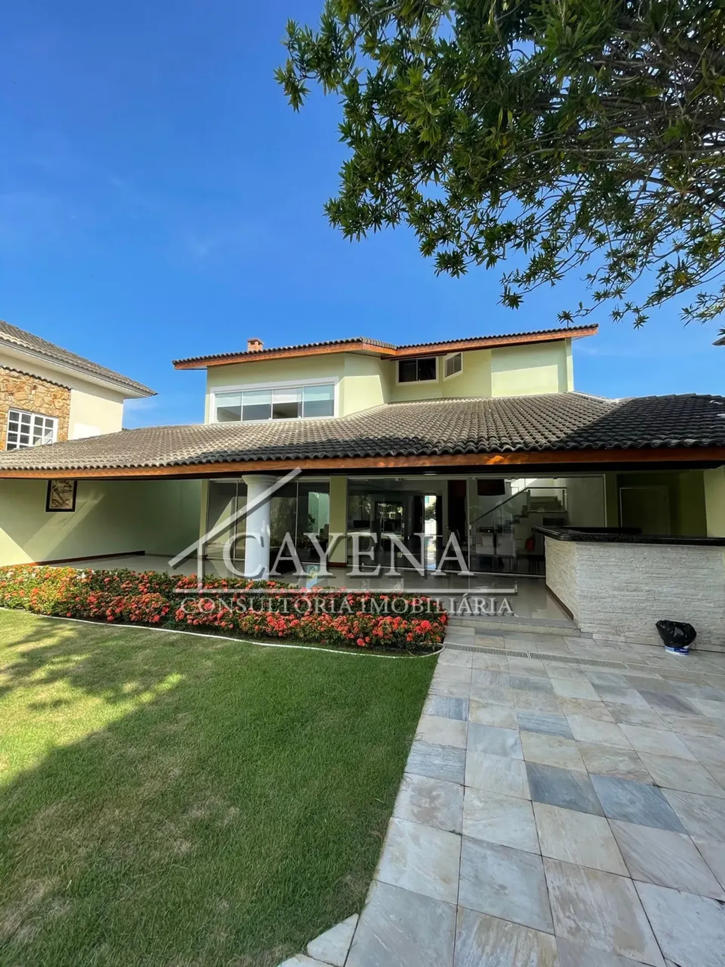 4 quartos e banheira: casa de 650 m² — photo 11