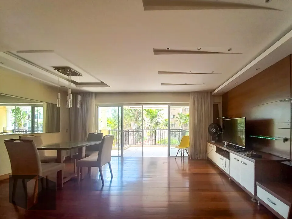 Furnished 3-bedroom apartment with 3 baths and balcony — photo 11