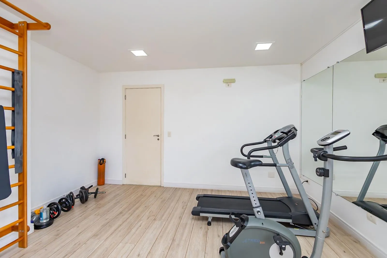 Home office in a 2-bedroom apartment, 95 m² — photo 78