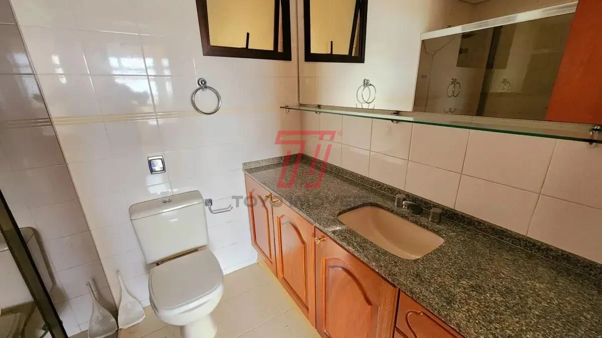 3-bedroom apartment with a bathtub in Curitiba — photo 40
