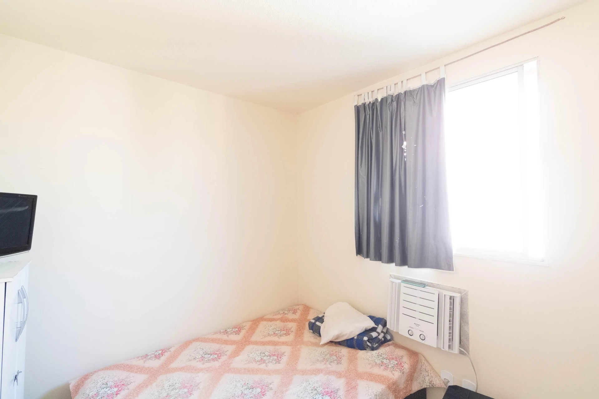 Furnished 2-bedroom apartment with 1 bathroom and parking — photo 29