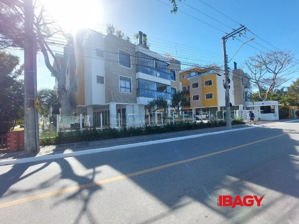 69 m² 2-bedroom apartment with balcony and built-in grill — photo 20