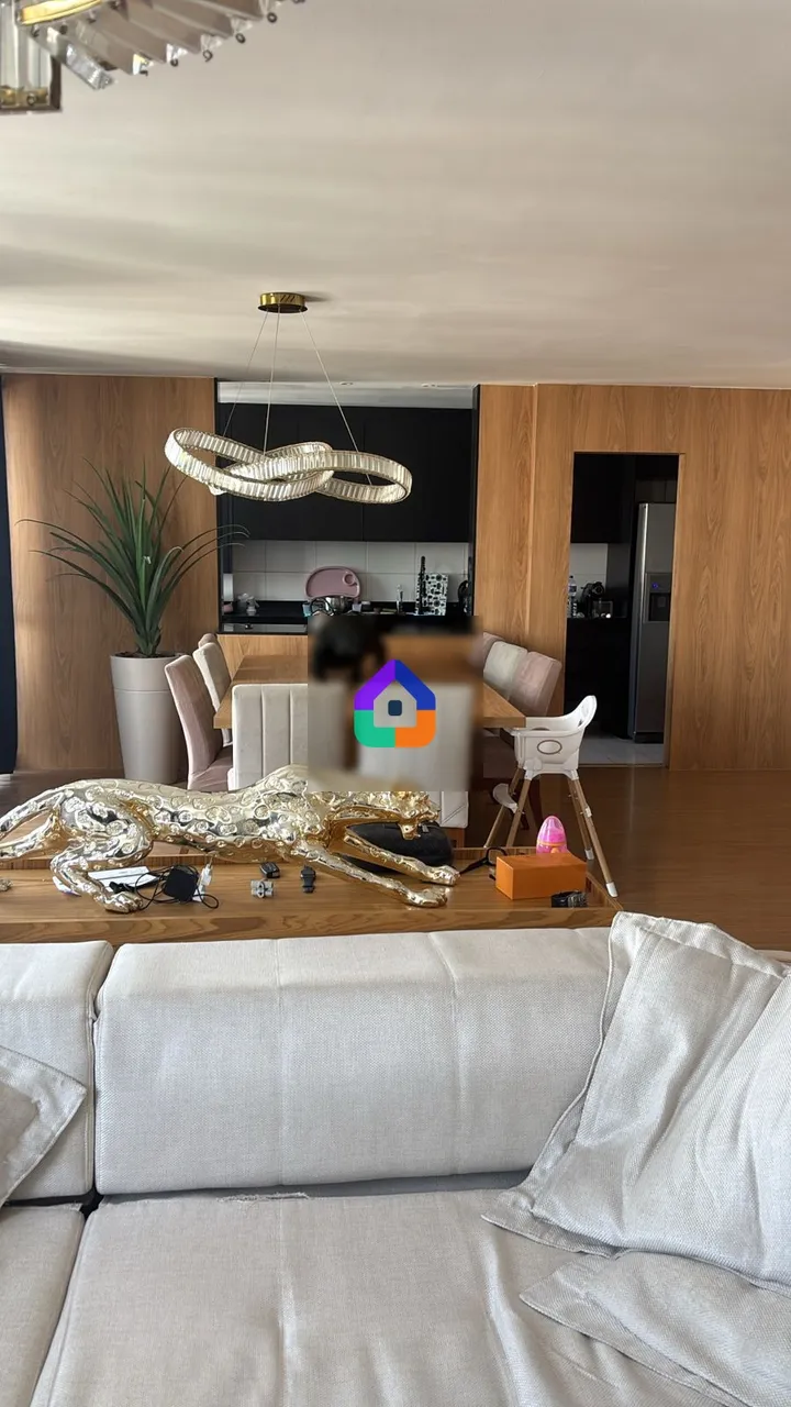 Apartamento com 4 quartos e varanda fechada de vidro — photo 17
