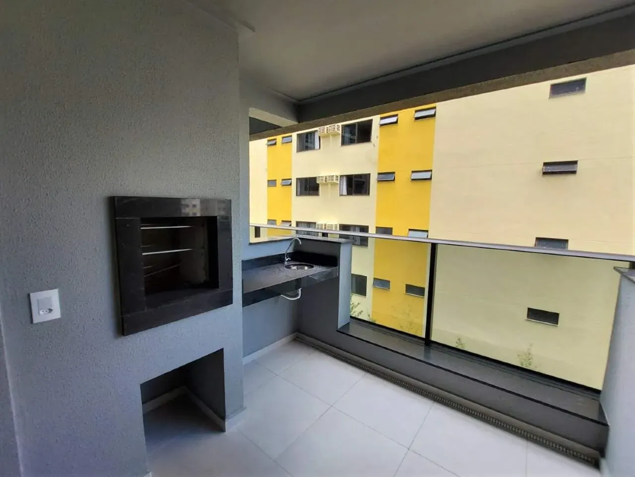 Apartamento mobiliado de 2 quartos com suíte e 73 m²
