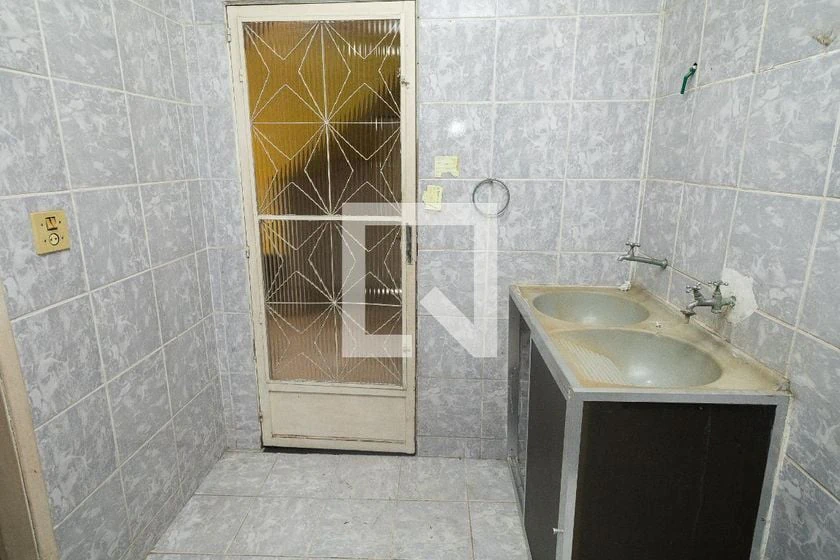 3-bedroom house with private garden and laundry area — photo 22