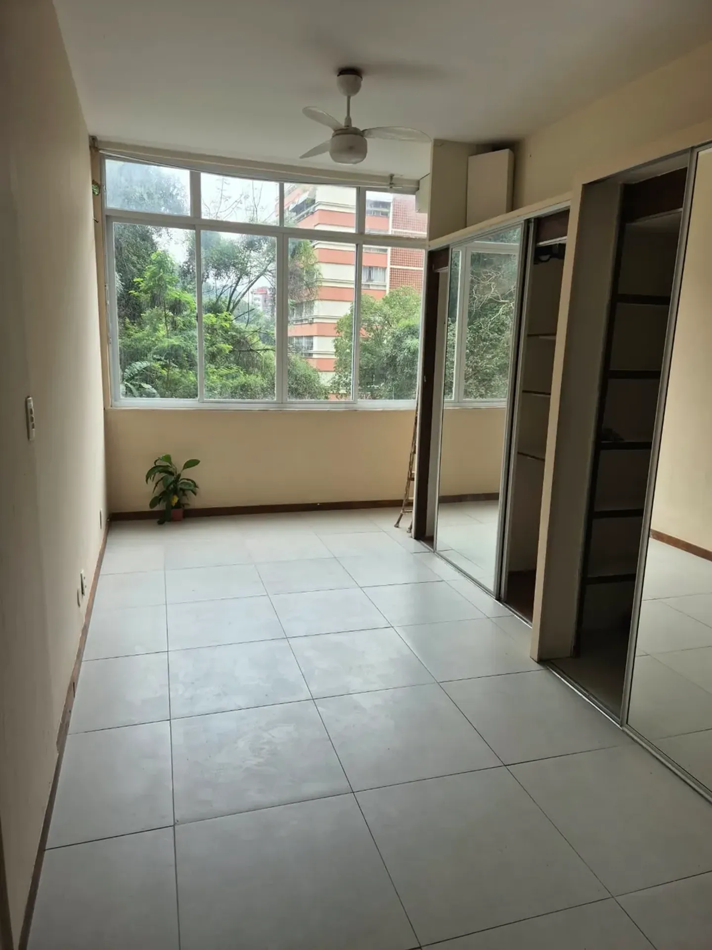 Unfurnished 24 m² studio with an electric shower — photo 3