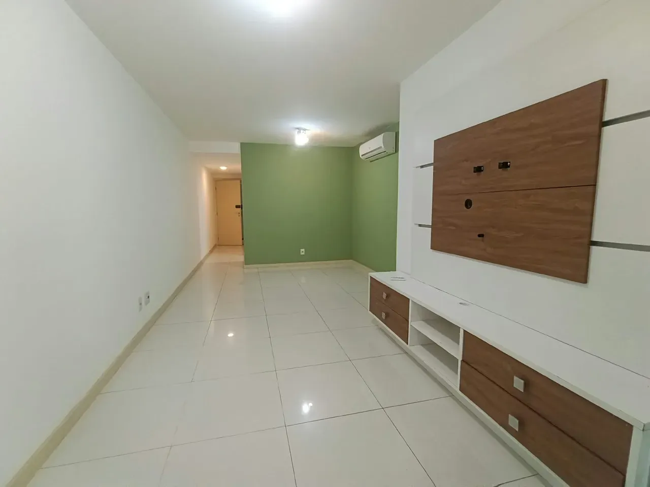 2-bedroom apartment in a building with a gym — photo 6