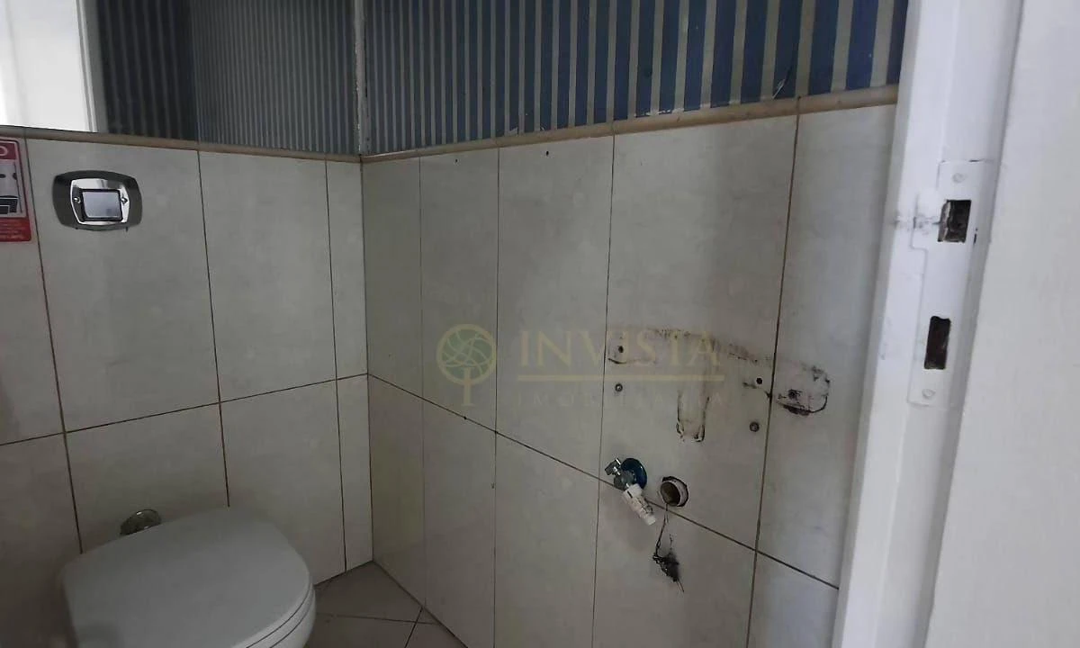 Комерційний будинок з 11 спальнями і 2 ванними — photo 27
