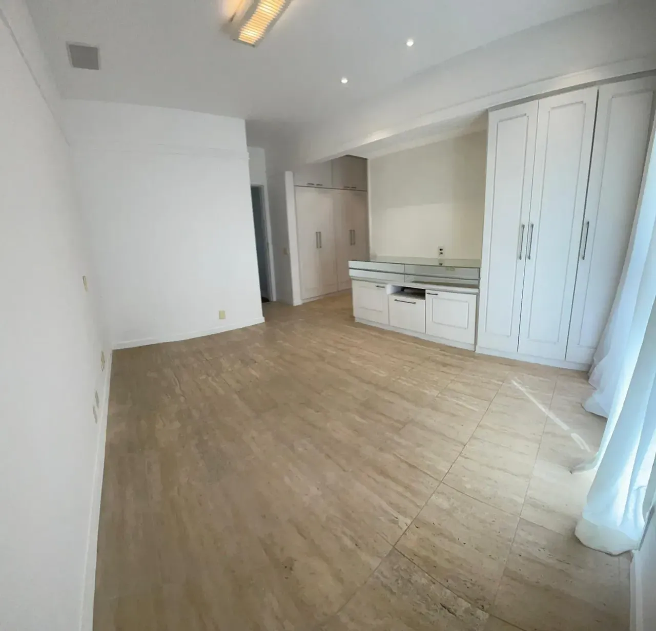 195 m² apartment with 3 bedrooms and glassed balcony — photo 20