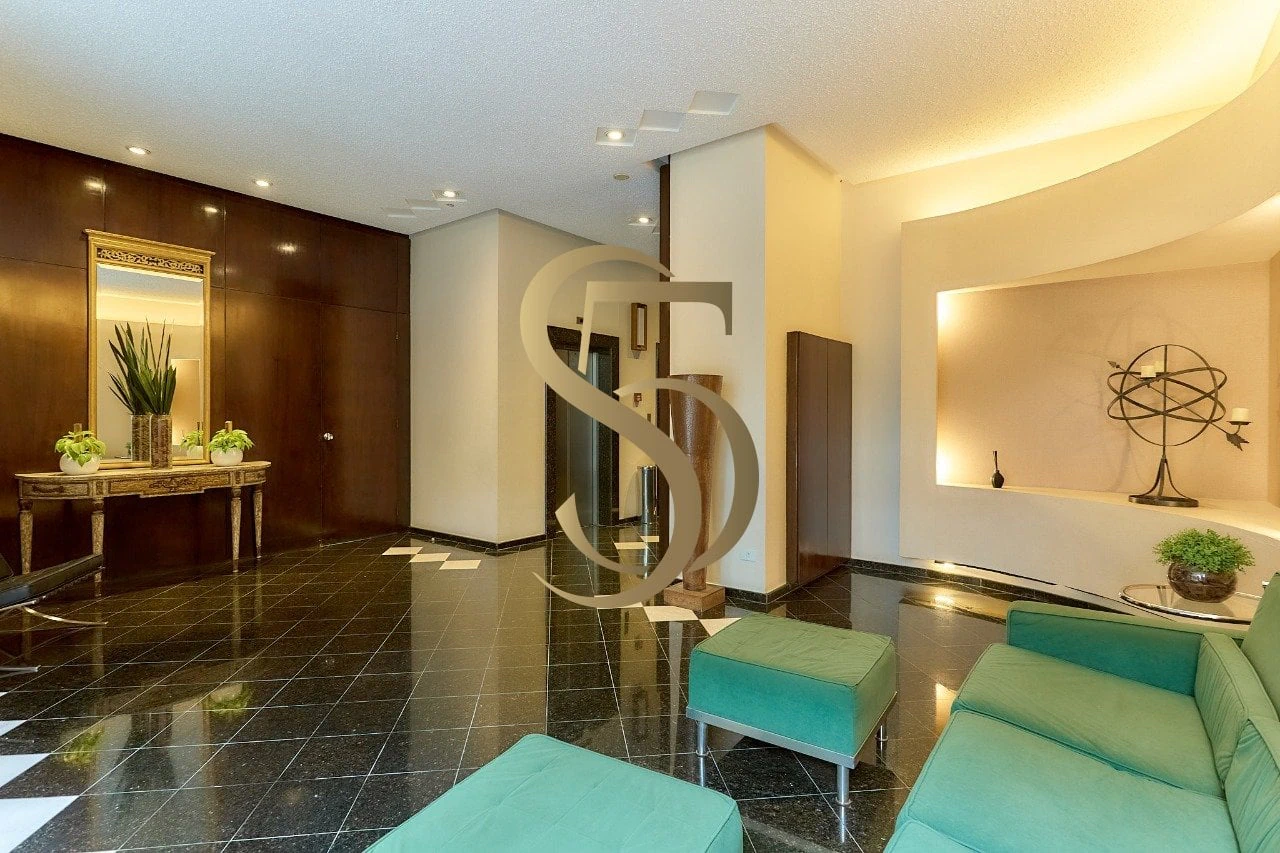 Bathtub in a one-bedroom apartment, 103 m² — photo 8