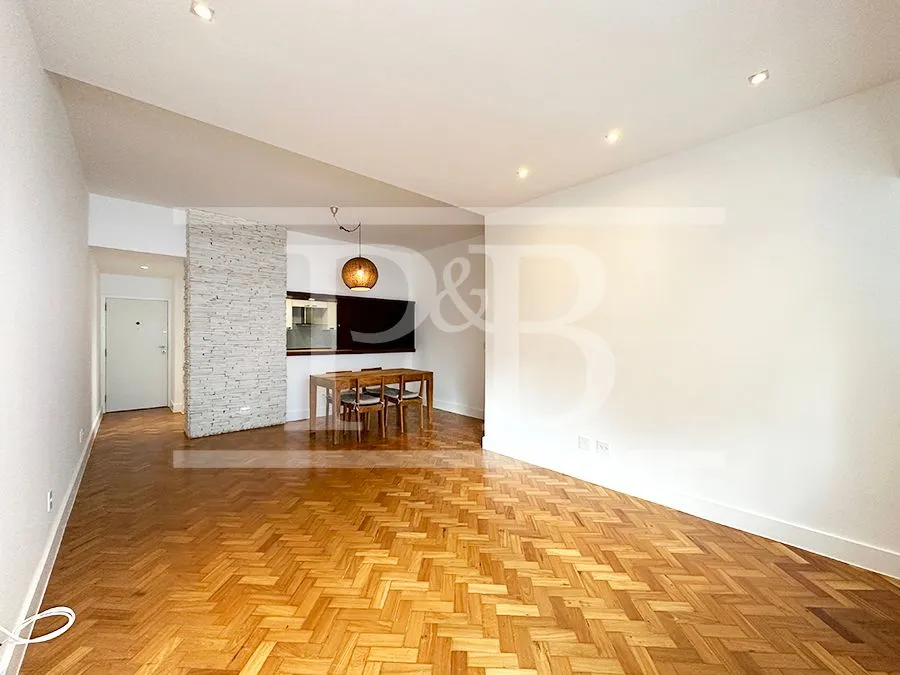 135 m² apartment with a home office and a bathtub — photo 13