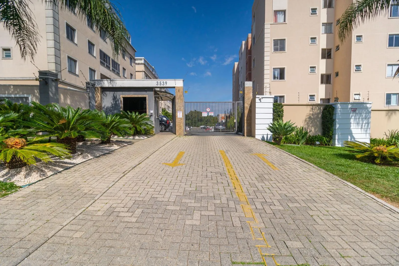 3-bedroom apartment with glassed-in balcony — photo 24