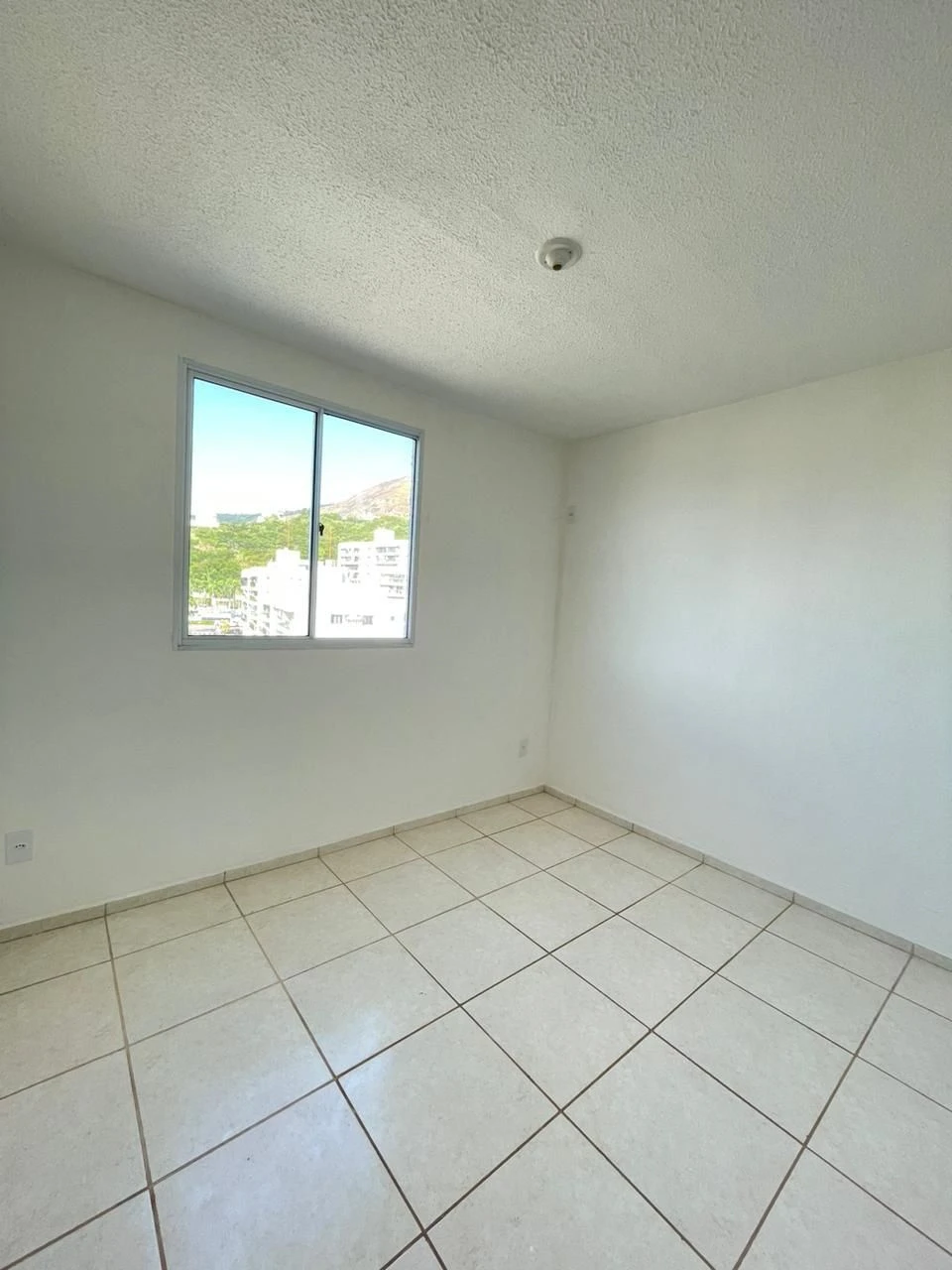 Unfurnished 2-bedroom apartment with 1 parking space — photo 3