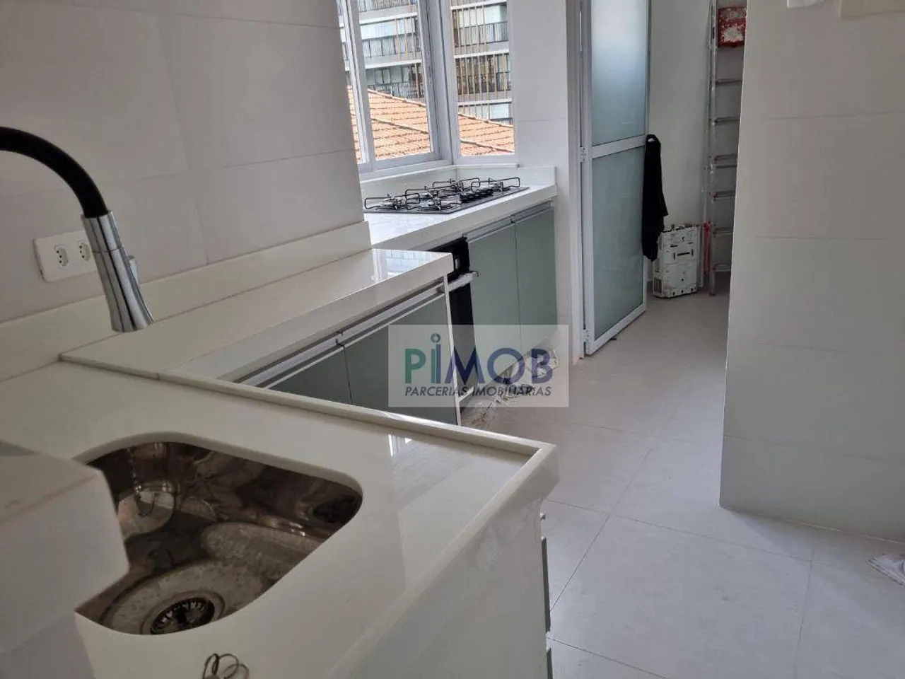 2-bedroom apartment with open-plan gas kitchen — photo 13