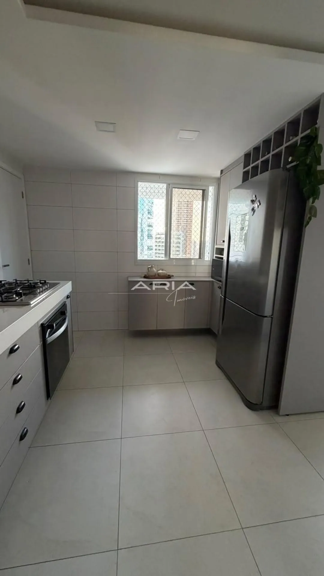 One-bedroom apartment with a glass-enclosed balcony — photo 5