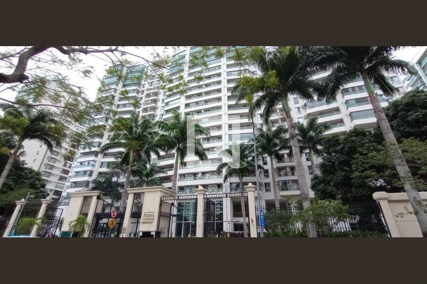 2-bedroom apartment with en-suite and glass balcony — photo 42
