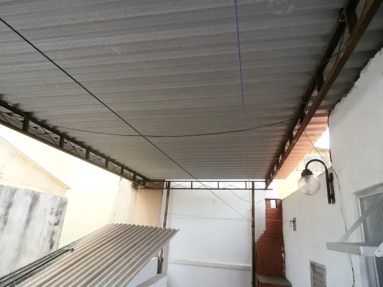 Unfurnished 2-bedroom apartment with balcony — photo 13