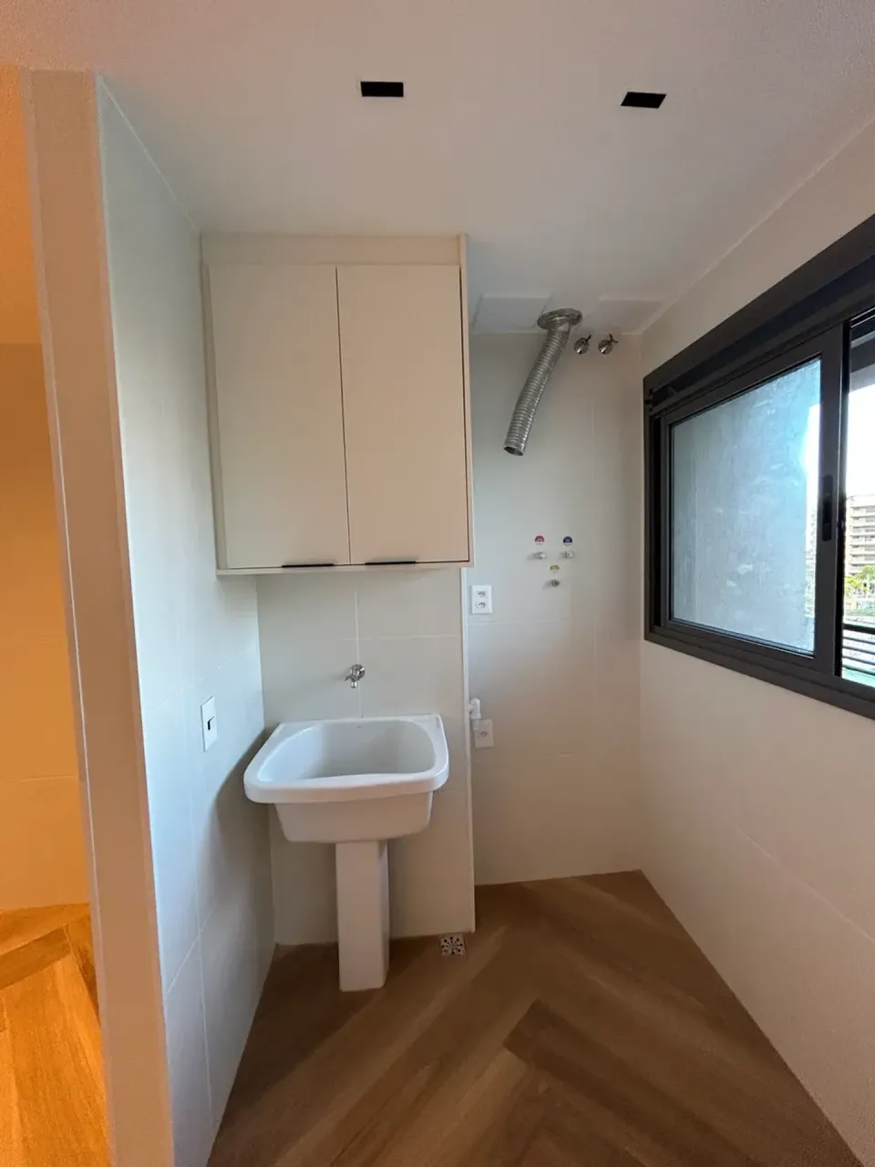 3-bedroom apartment with balcony and open-plan kitchen — photo 12