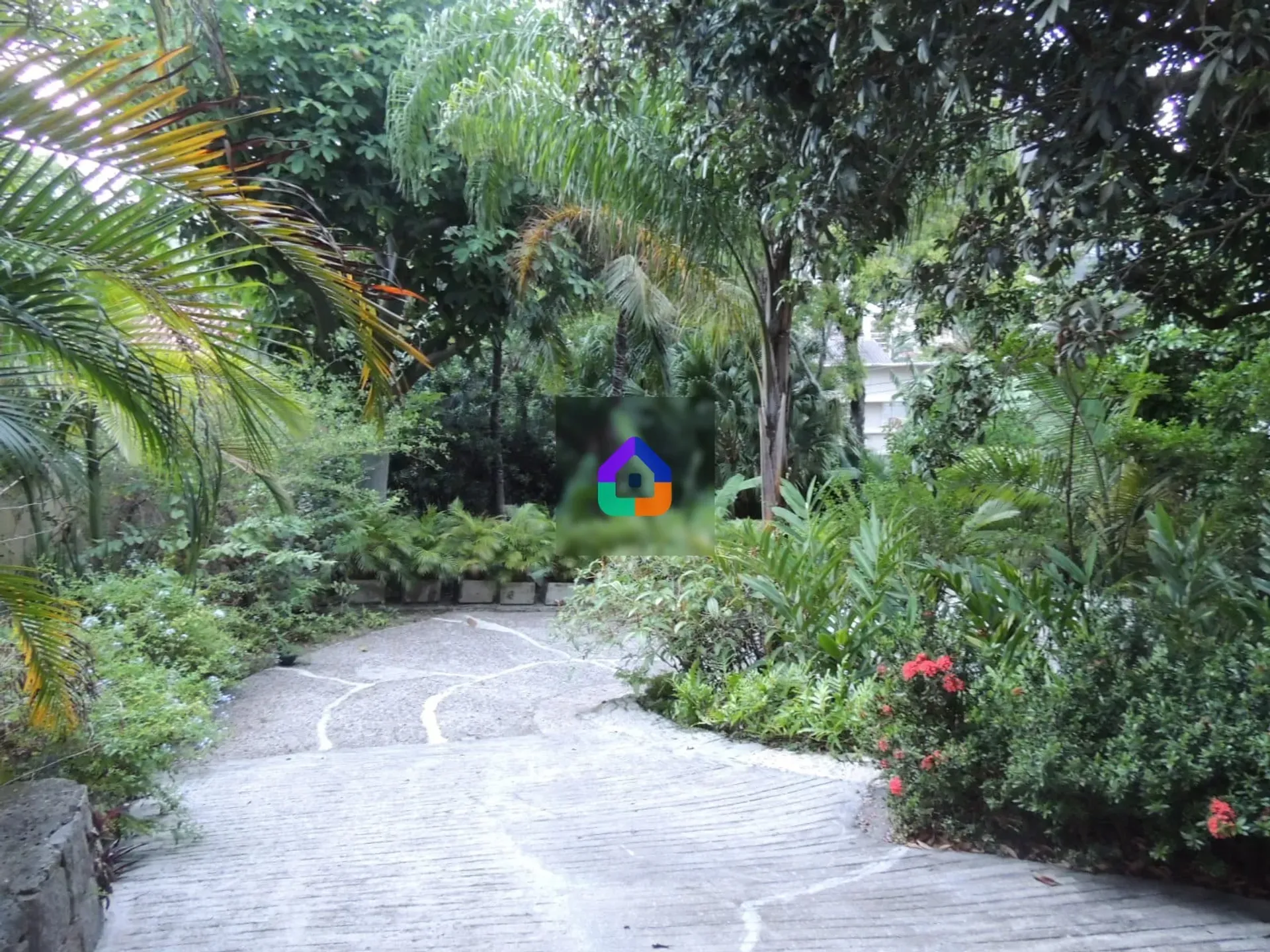 House with 4 bedrooms and 5 bathrooms plus 5 parking spots — photo 25