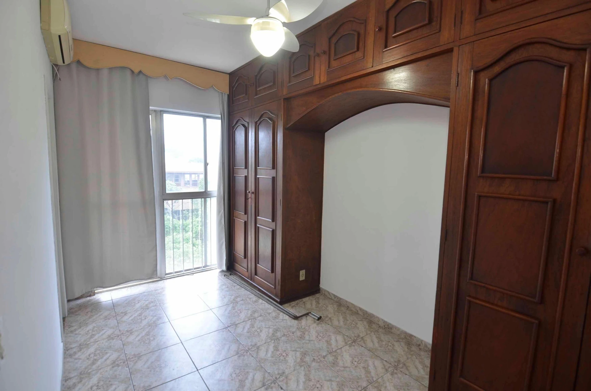3-bedroom apartment with a mountain view in Rio de Janeiro — photo 23