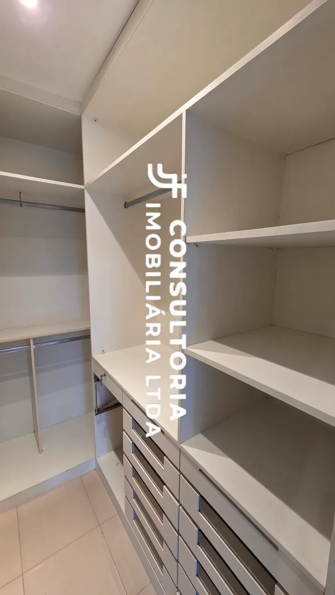 Квартира 99 м² з гардеробною та заскленим балконом — photo 25