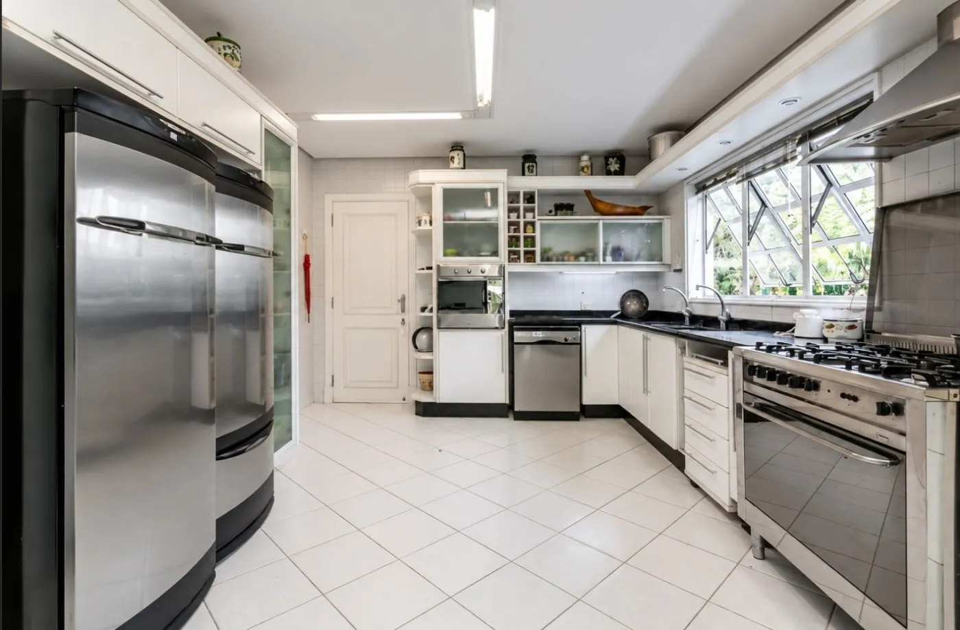 Furnished house, 660 m², with a water view — photo 19
