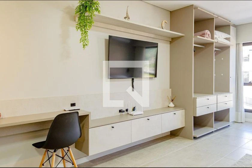 Furnished studio kitnet with kitchen-dining open plan — photo 4
