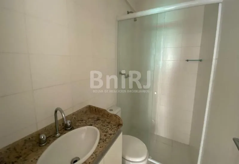 Unfurnished 2-bedroom apartment with a closed kitchen — photo 9
