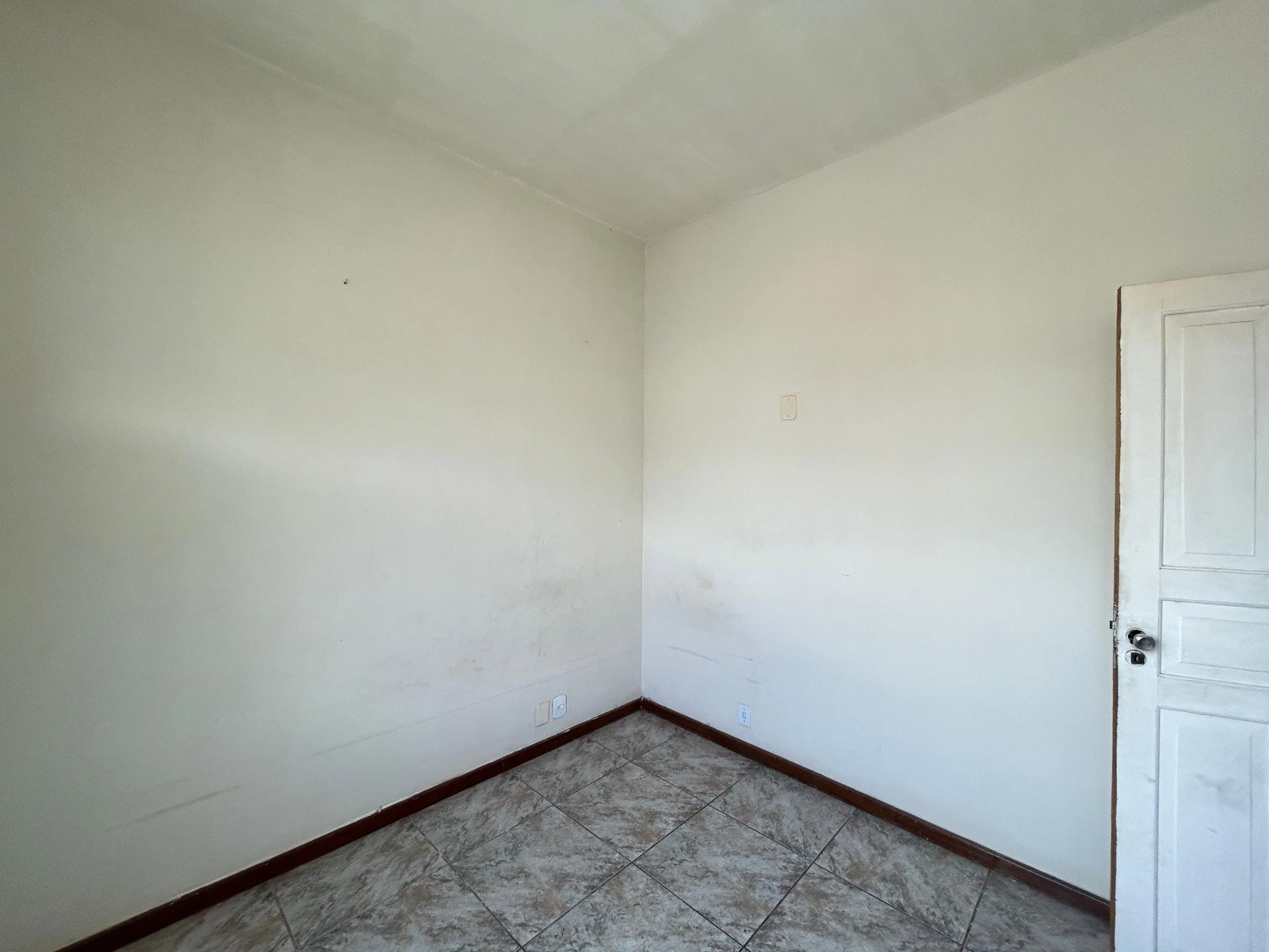 3-bedroom apartment with a walk-in closet — photo 37