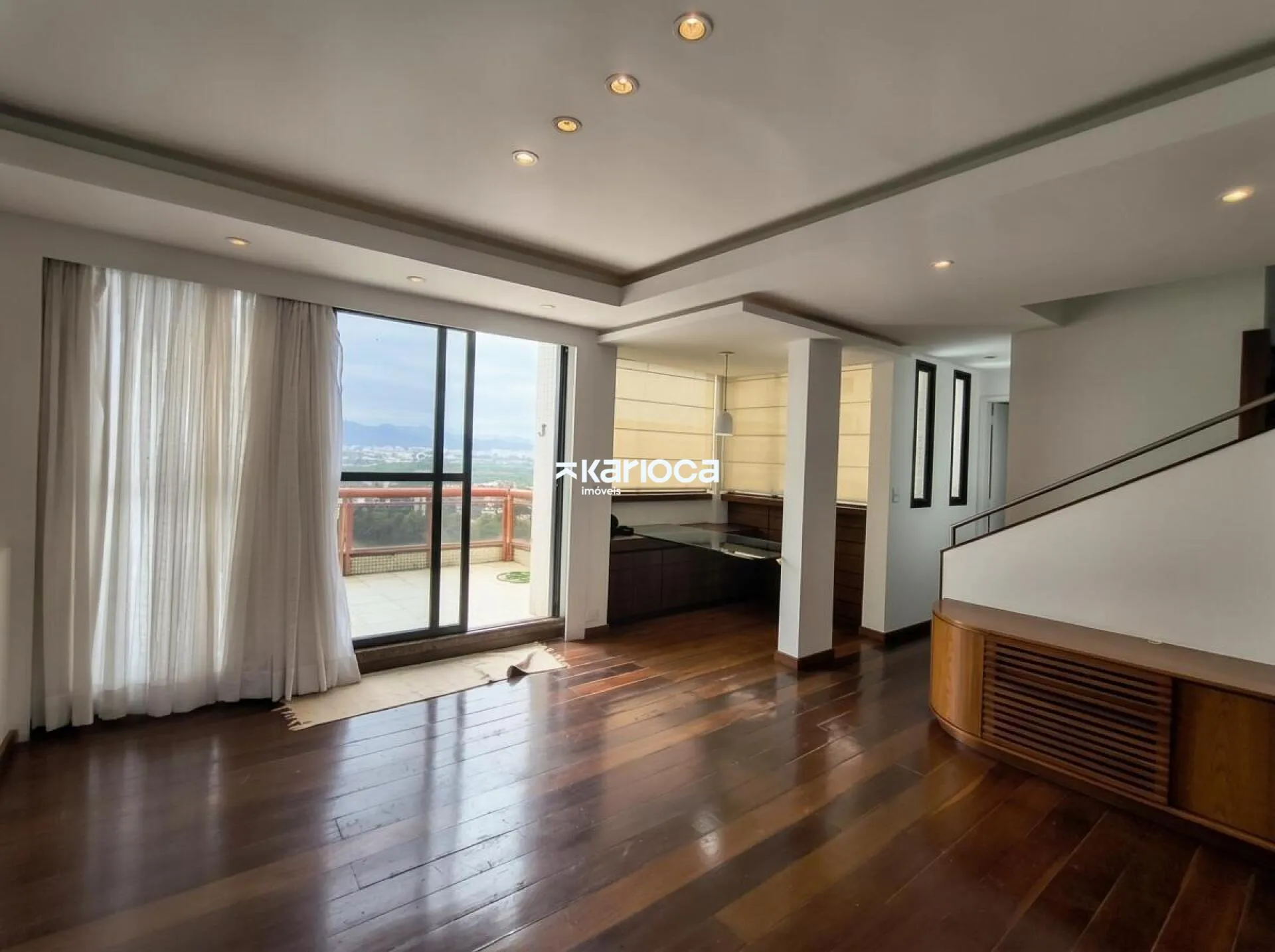 Duplex penthouse with 2 en-suite bedrooms and floor-to-ceiling windows — photo 6