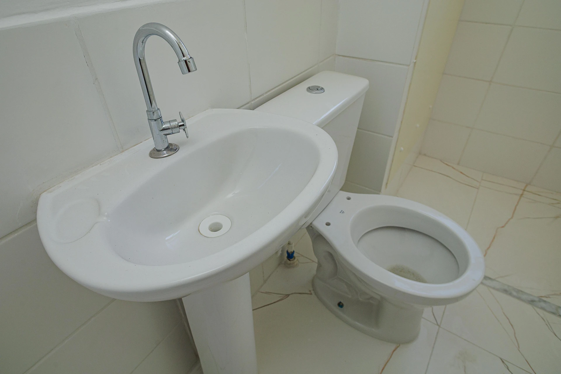 2-bedroom apartment with an open-air pool area — photo 4