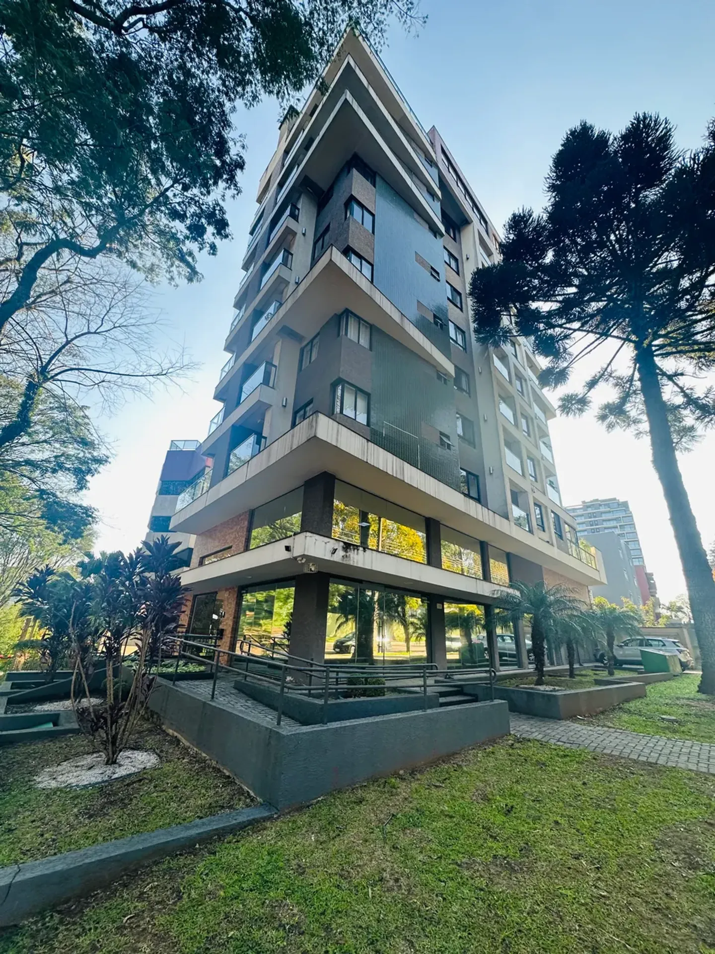 1-bedroom apartment with suite bathroom and balcony — photo 4