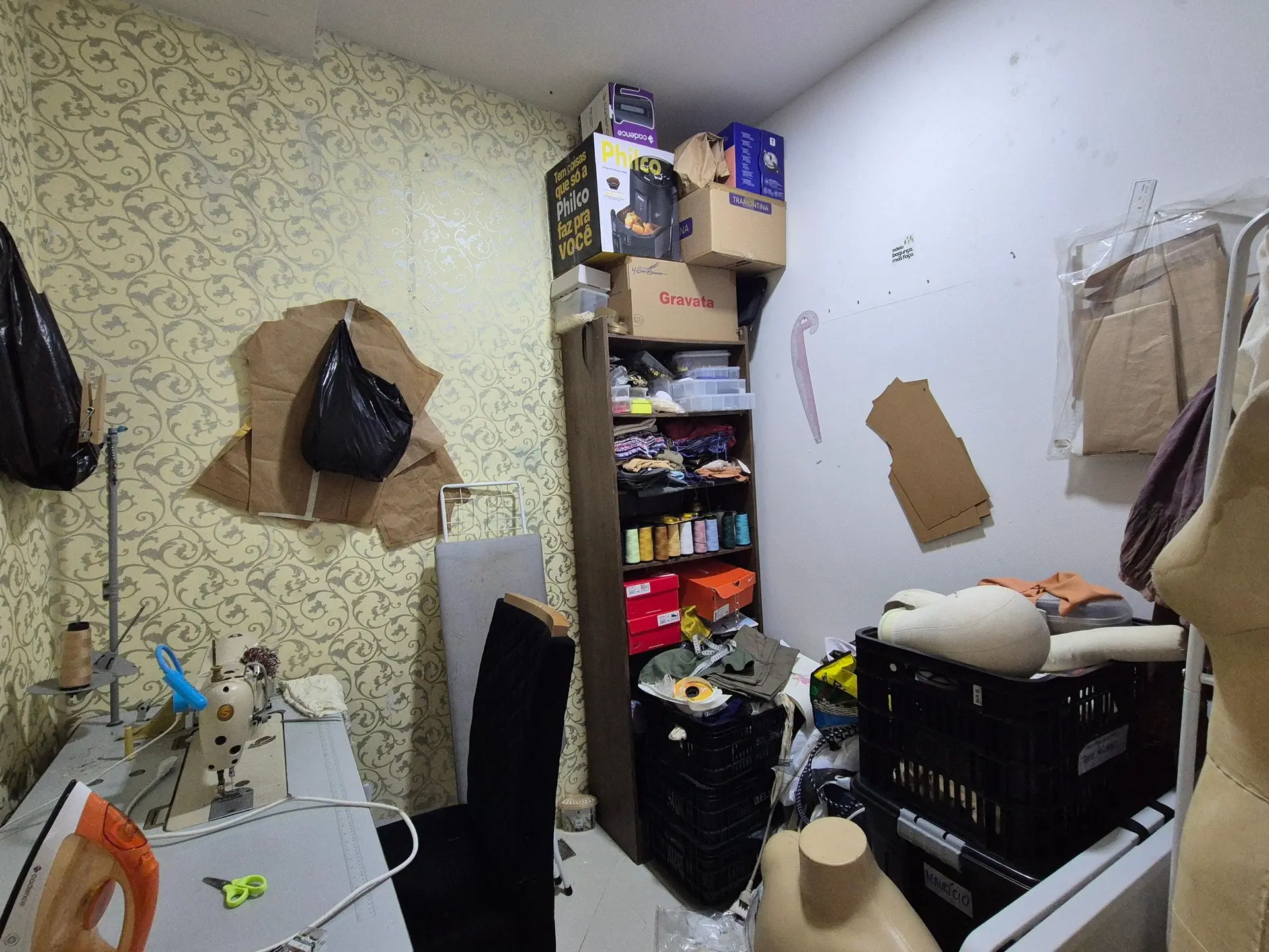 Furnished house with 2 bedrooms, 1 en-suite, no parking — photo 11