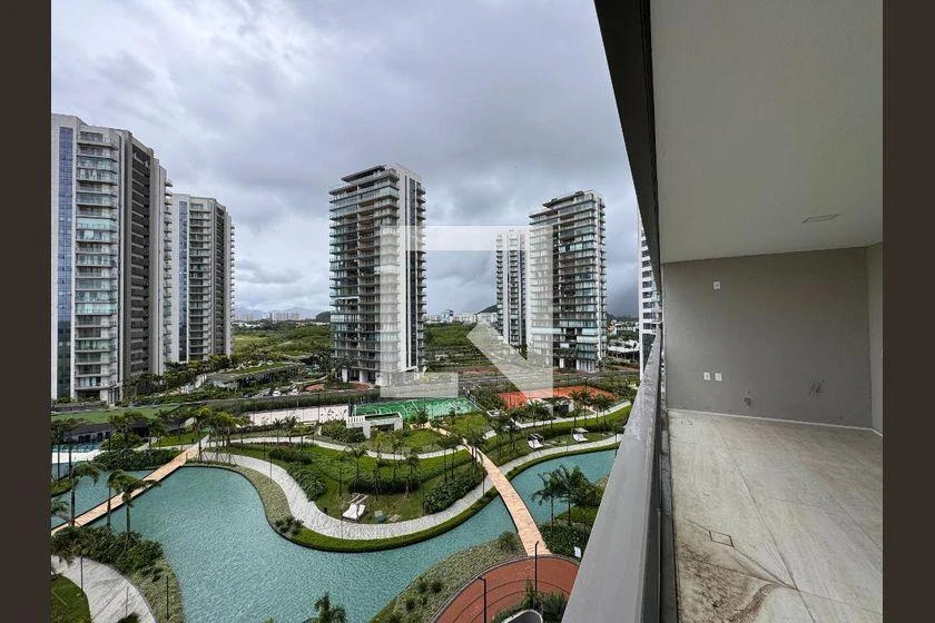 3-bedroom apartment with a water view