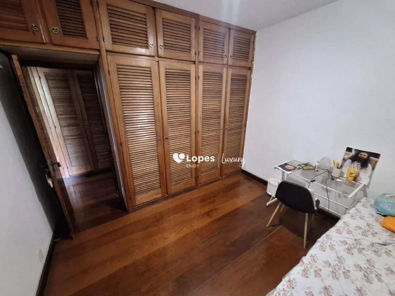 House with 5 bedrooms and 5 baths, separate kitchen — photo 20