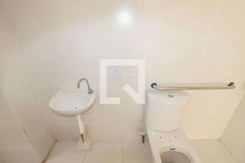 2-bedroom apartment in a building with a pool — photo 22