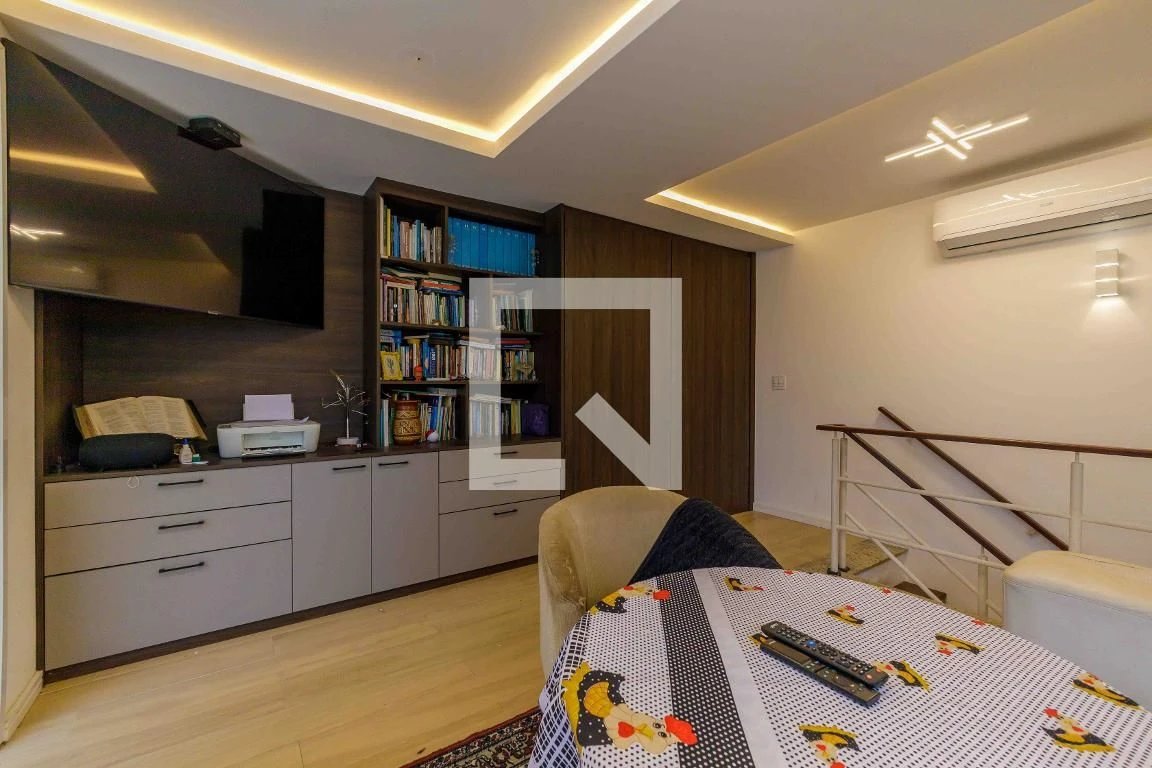 Rental apartment with 4 bedrooms and a glassed-in balcony — photo 33