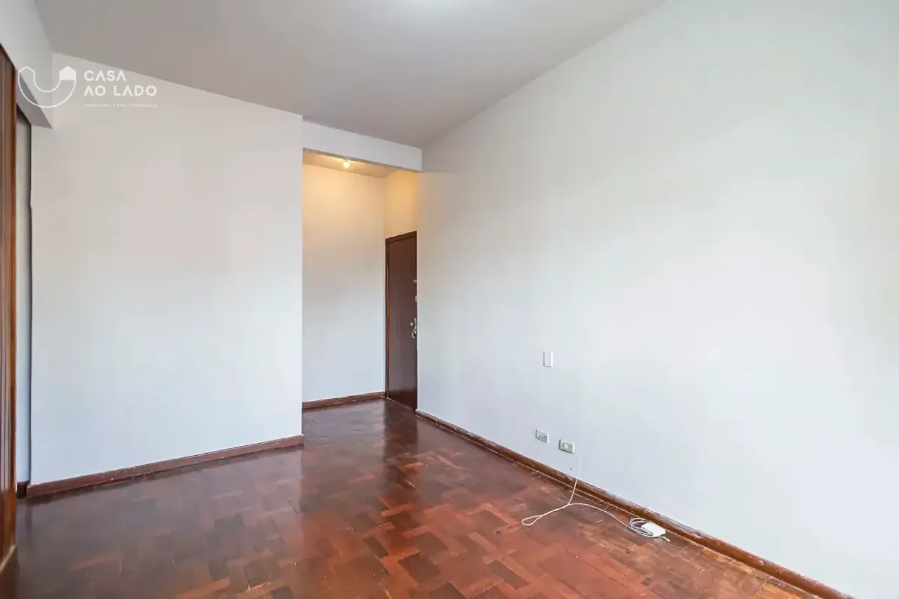 42 m² 1-bedroom apartment with a closed kitchen — photo 3