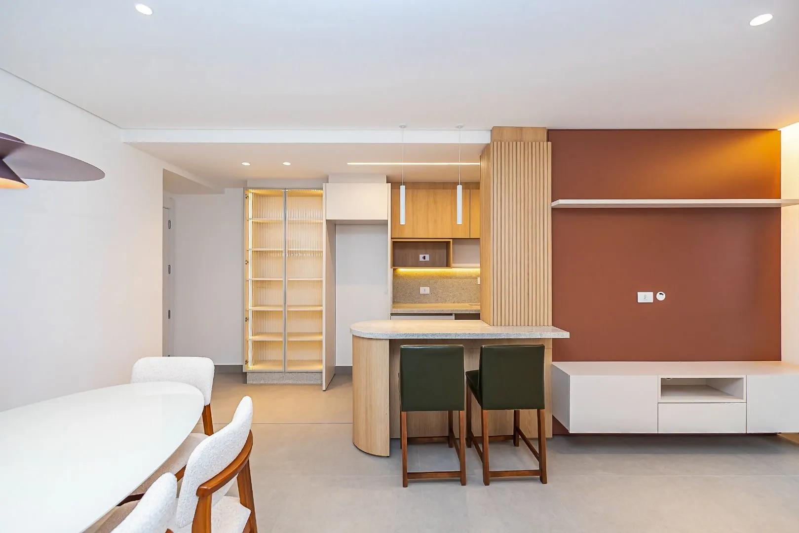 Furnished apartment, 78 m², with a glass-enclosed balcony — photo 17