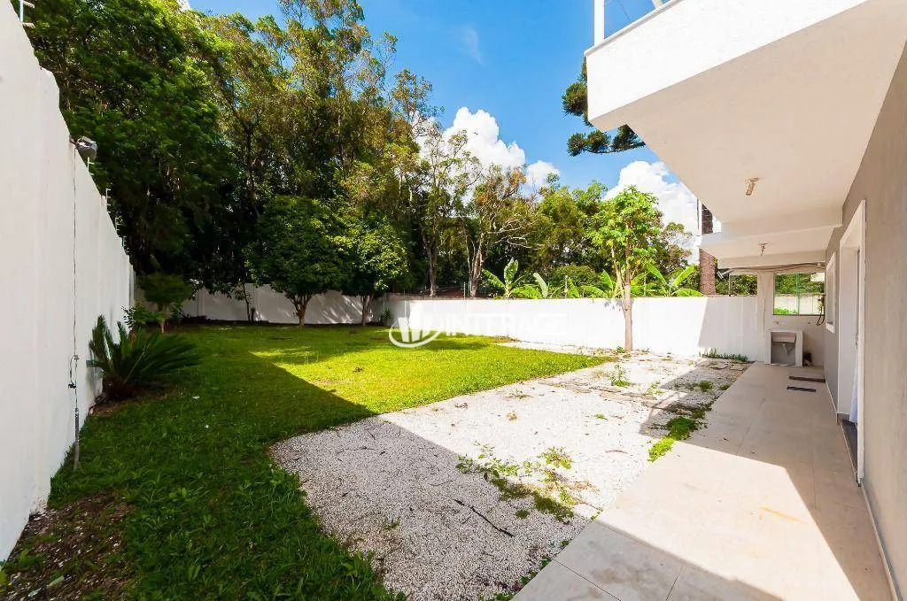 House with 3 bedrooms and a private garden — photo 30