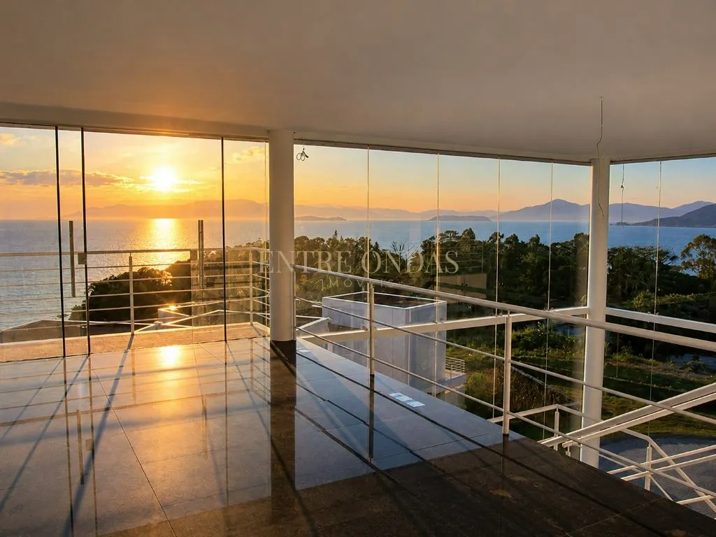 718 m² house with a water view and floor-to-ceiling windows — photo 12