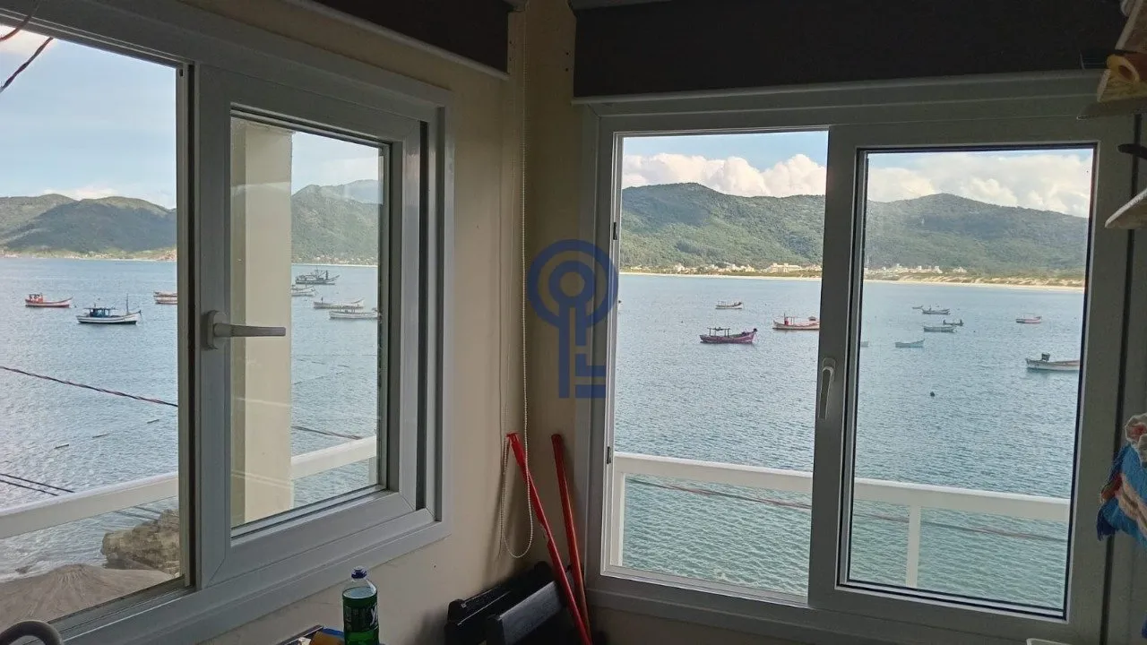 Furnished 1-bedroom apartment with water and mountain views — photo 2