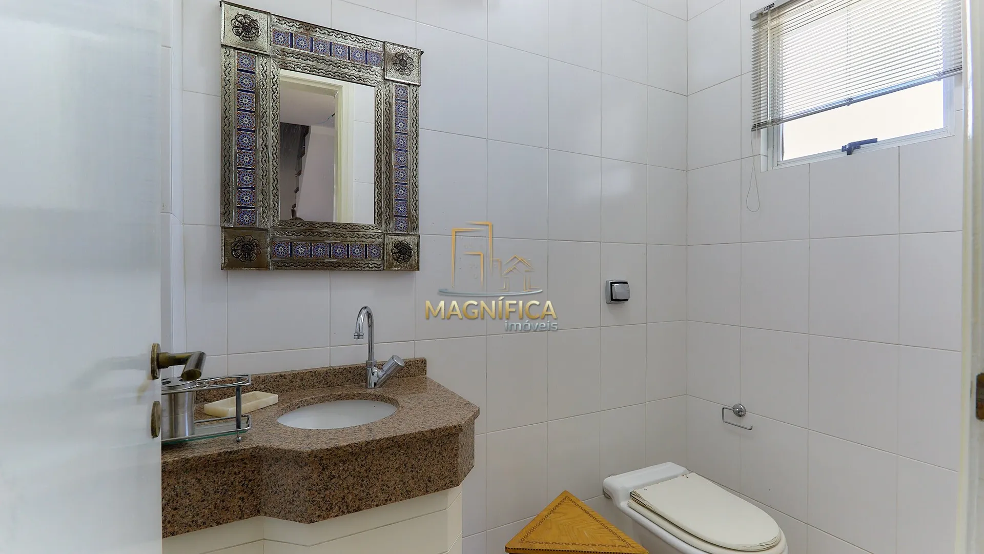 House with 4 bedrooms and 3 en-suite suites, 4 parking spaces — photo 16
